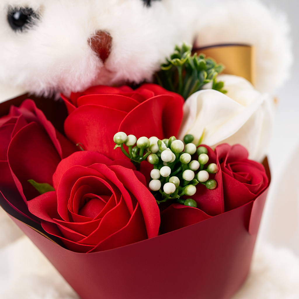 Pluszowy Miś z Bukietem Mydlanych Róż