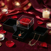 Róża w Eleganckim Boxie z Dwustronnym Naszyjnikiem
